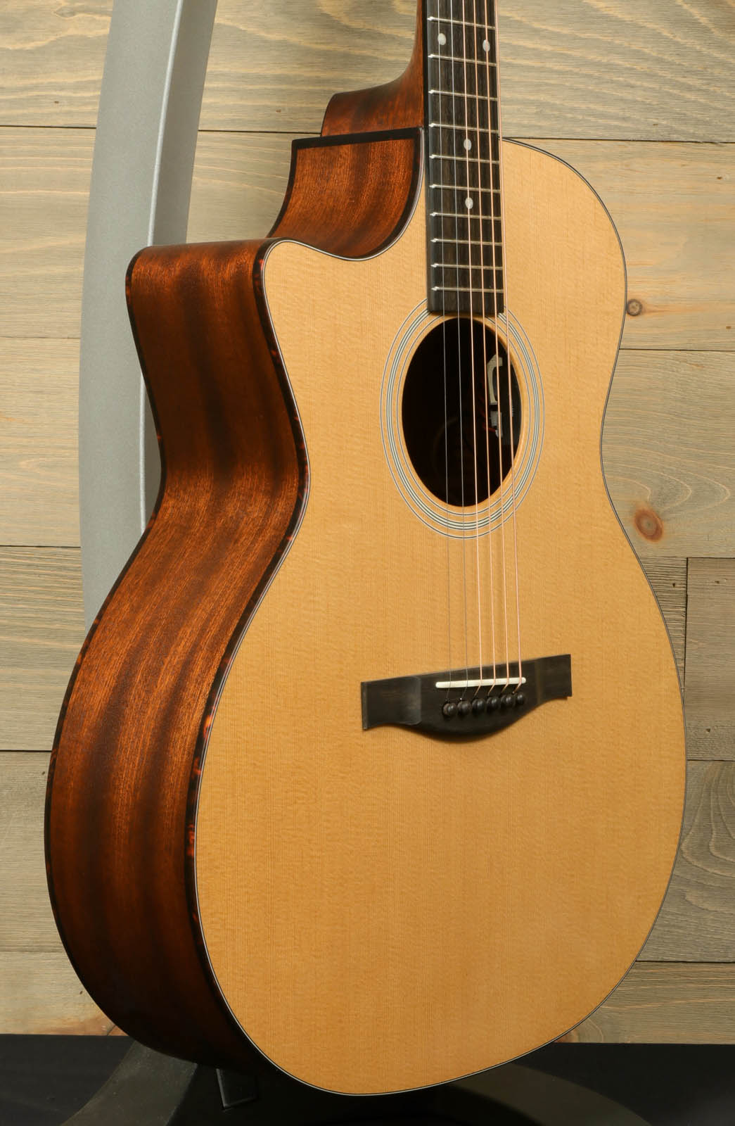 Eastman AC122L-1CE (DEMO) Eastman