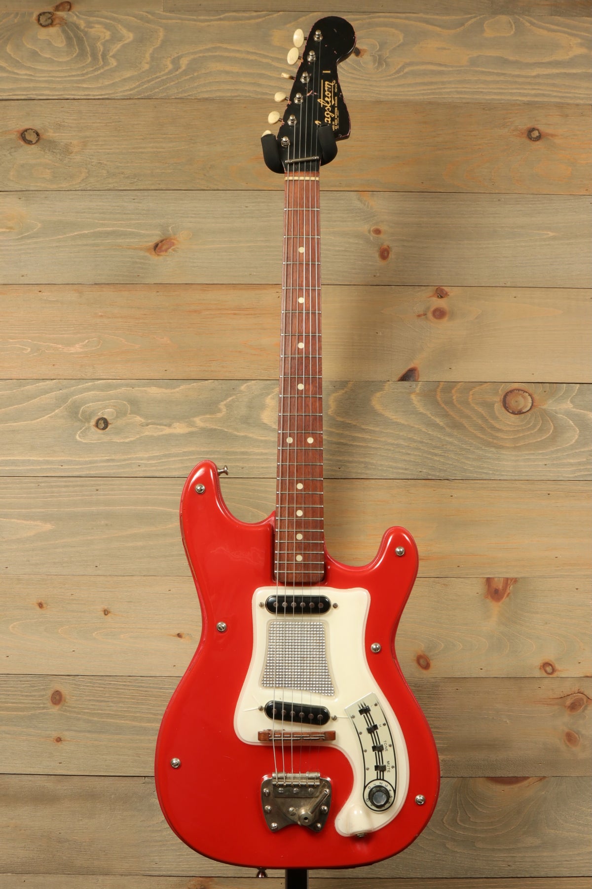 Hagstrom Vintage I in red finish, front view, with Gig Bag included
