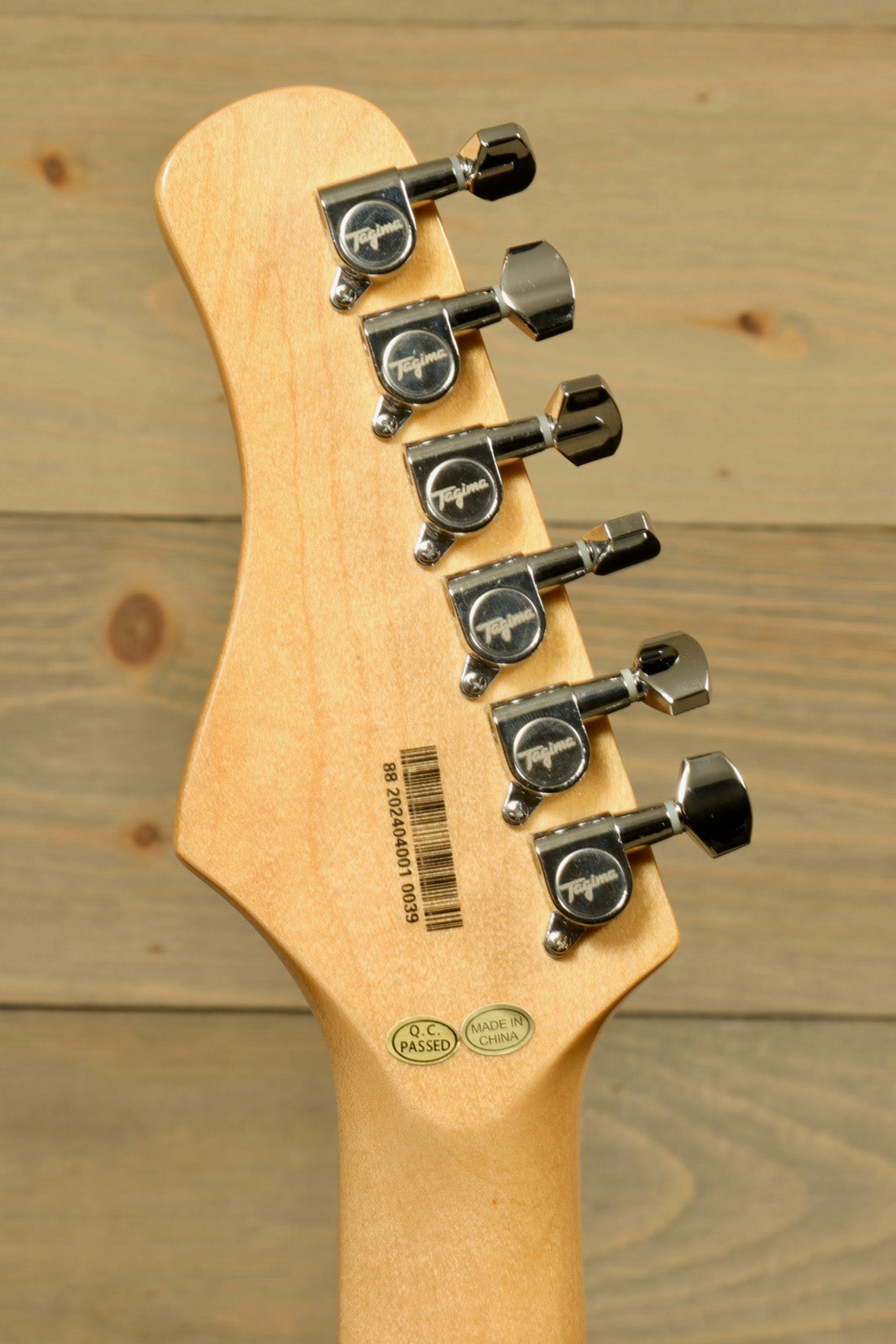 Headstock of Tagima TG 530 electric guitar featuring chrome tuning pegs for precise tuning