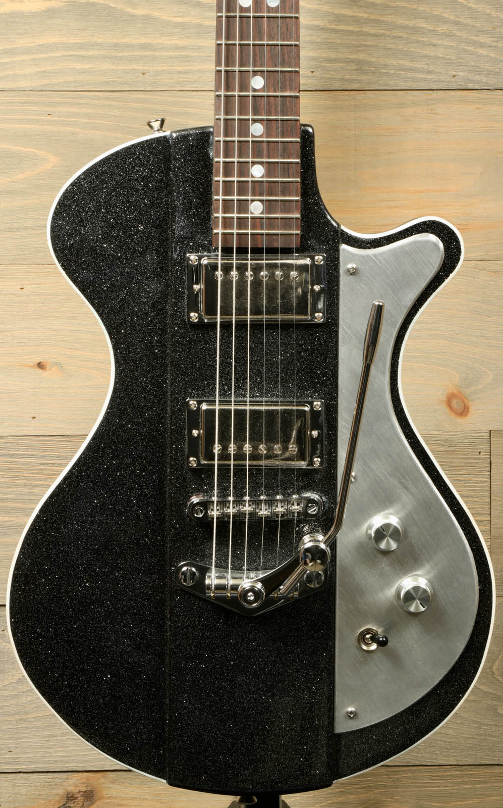 Weller Fleetwood Tremolo electric guitar in black sparkle finish, front view with chrome hardware