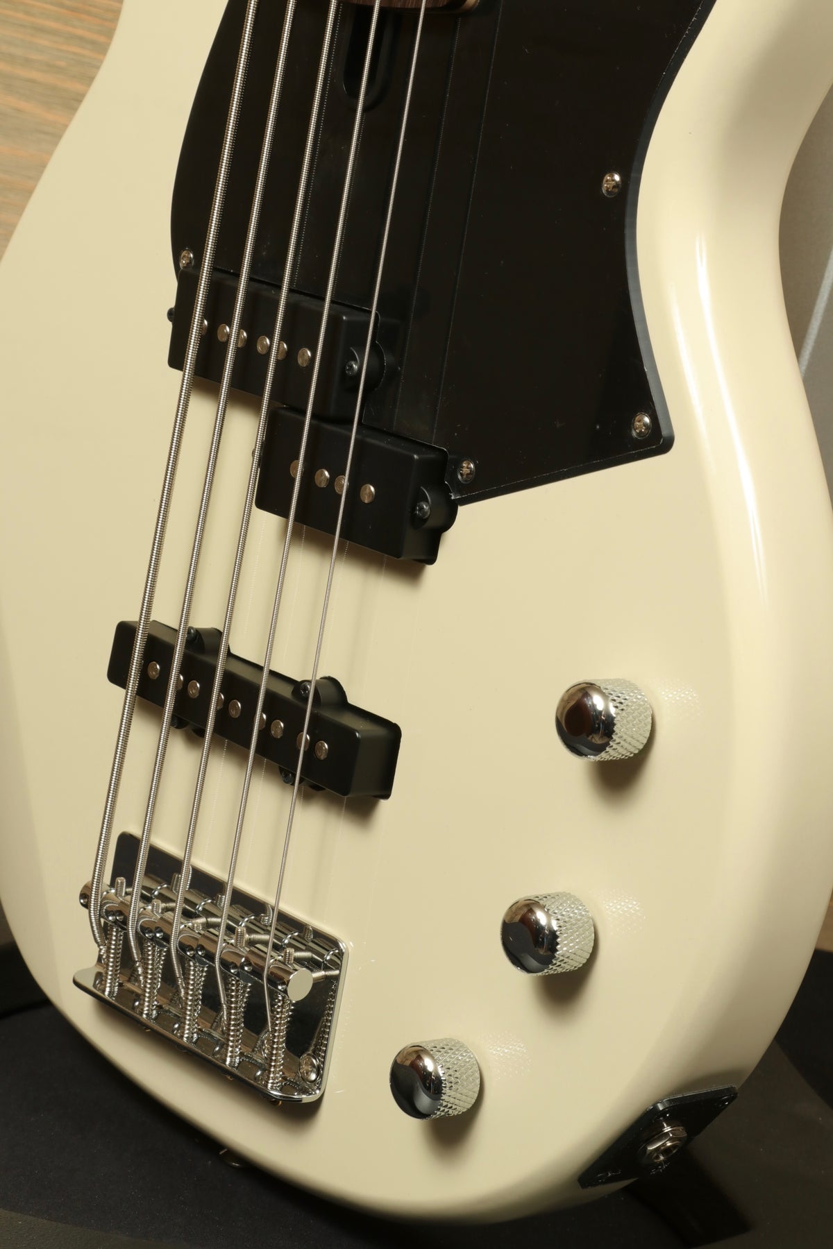 Yamaha BB235 5-String Electric Bass Guitar in white, close-up view of body and controls