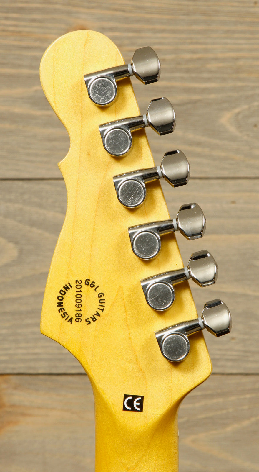 G&L Tribute Legacy-Fullerton Red /Maple Fingerboard G&L