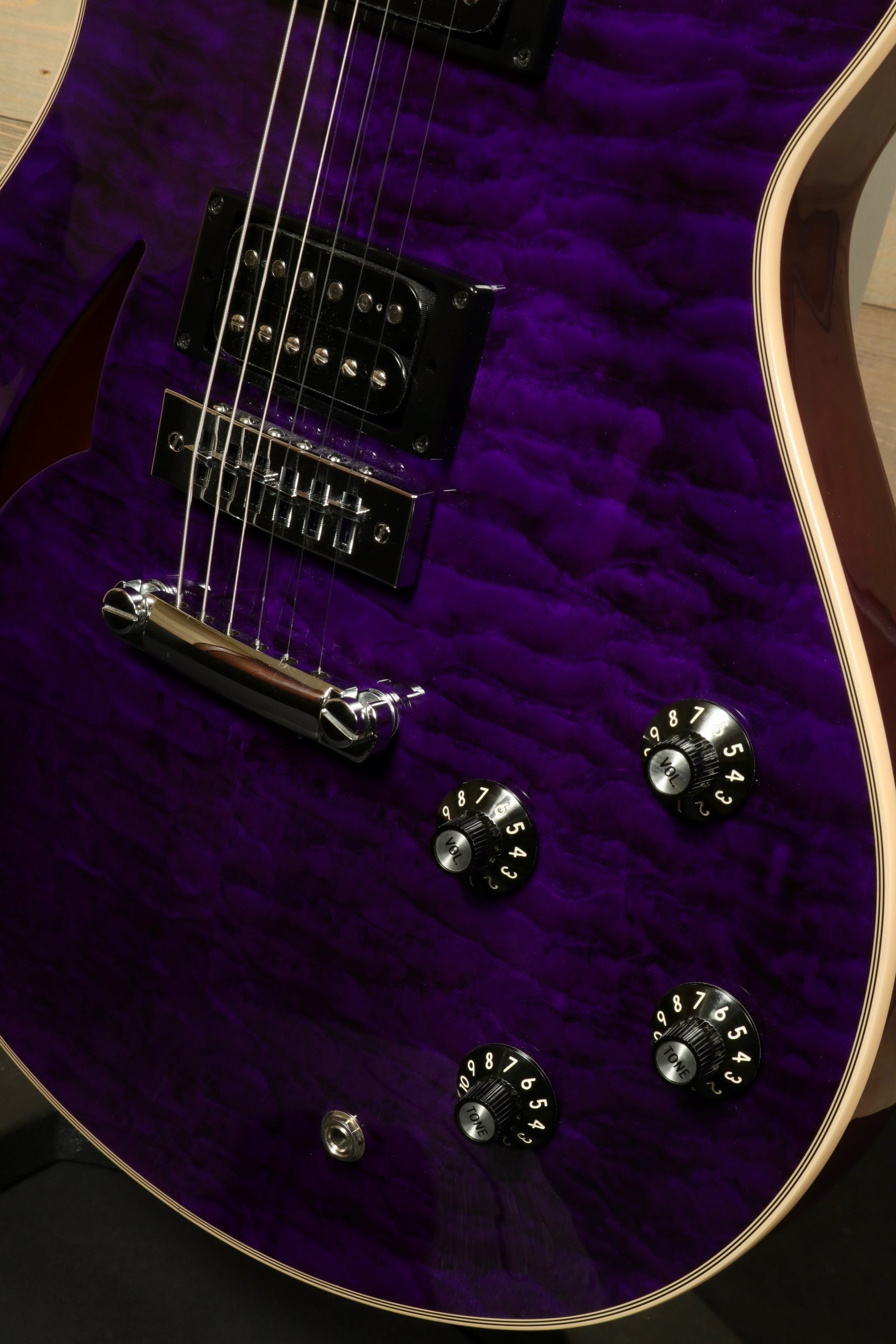 EVH SA126 Special QM, Trans Purple w/ Case