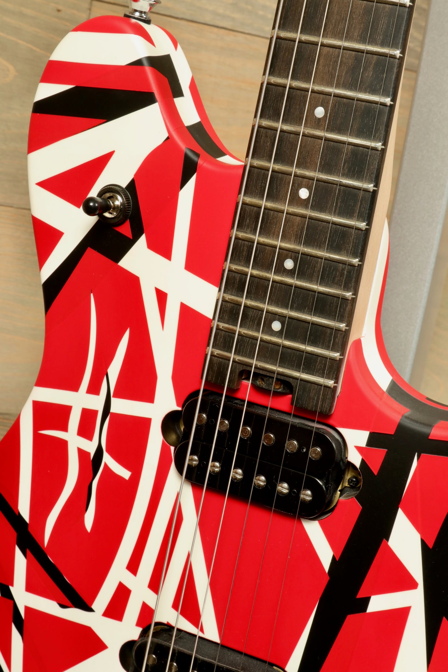 EVH Wolfgang Special, Red/Black/White Satin