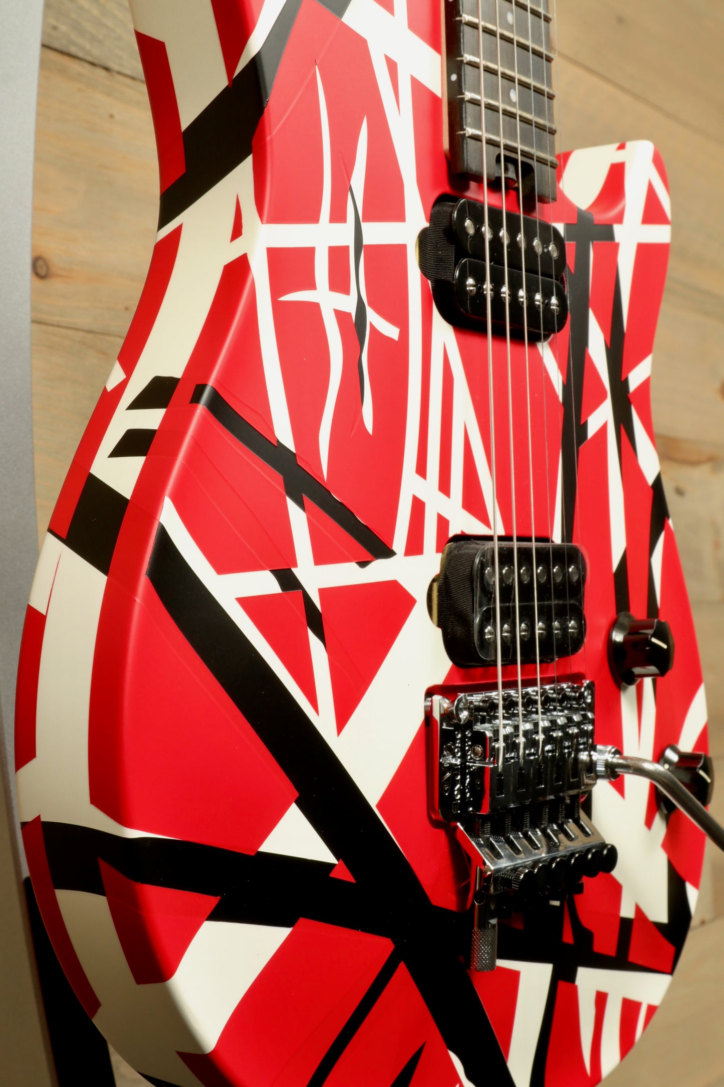 EVH Wolfgang Special, Red/Black/White Satin