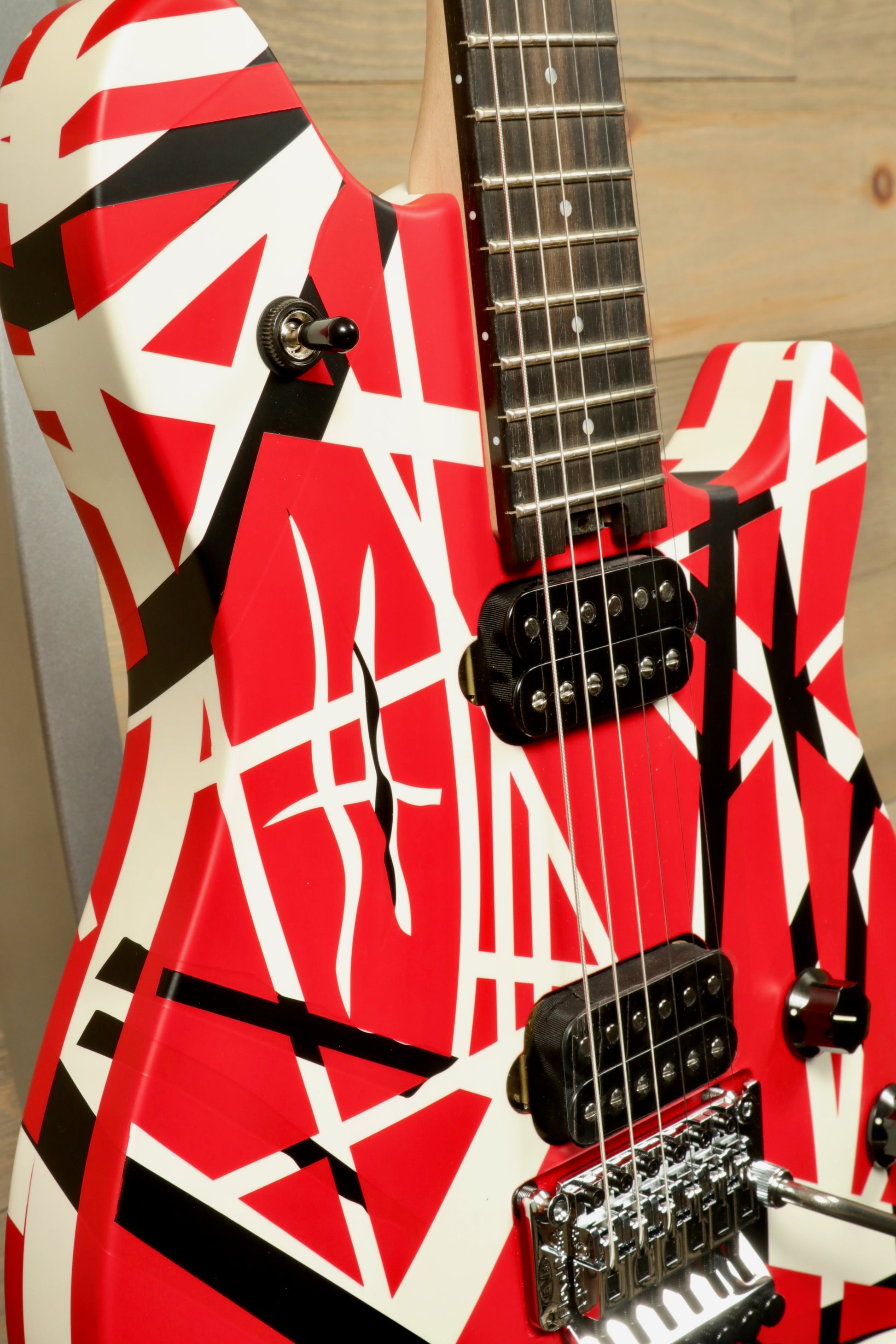 EVH Wolfgang Special, Red/Black/White Satin