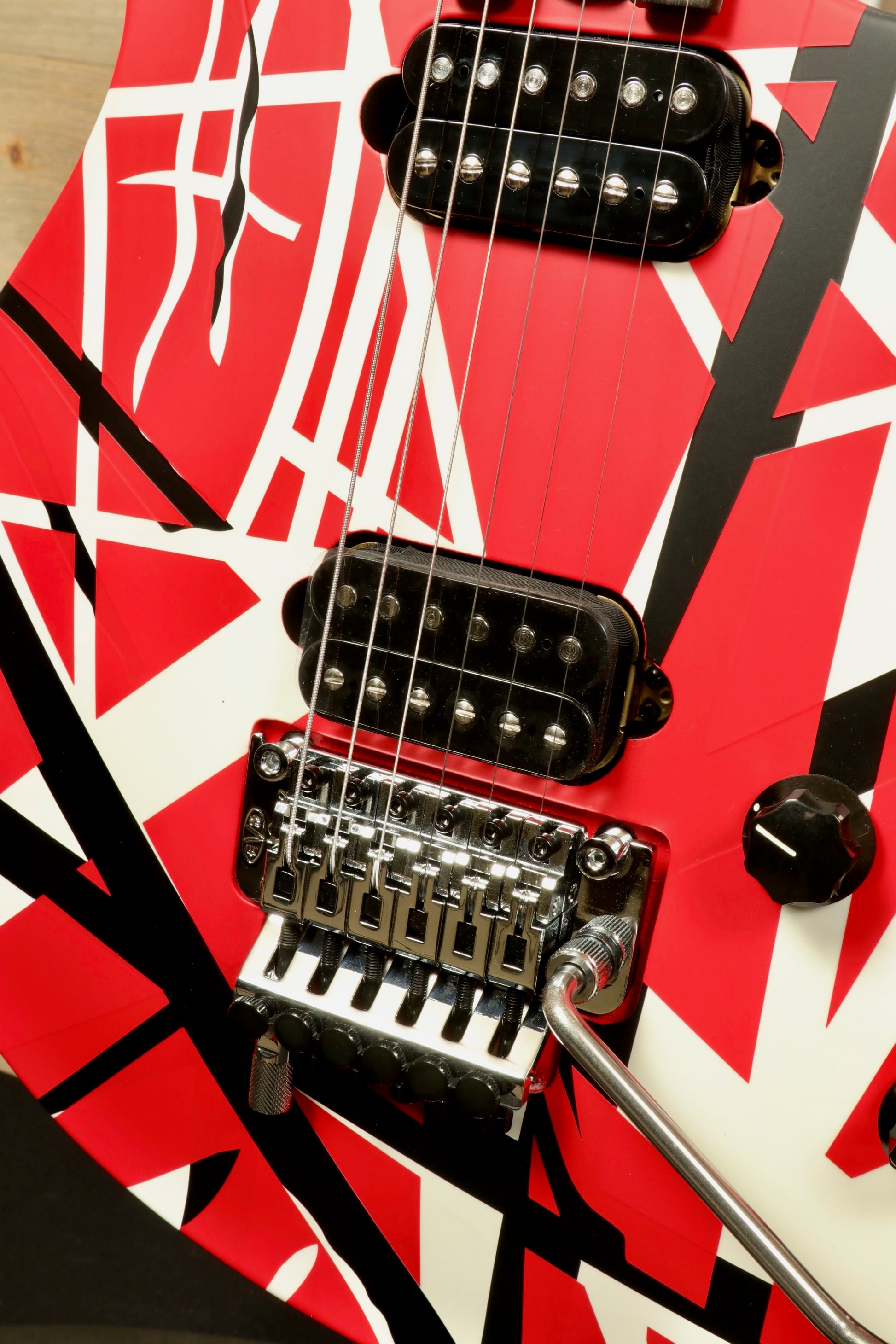 EVH Wolfgang Special, Red/Black/White Satin