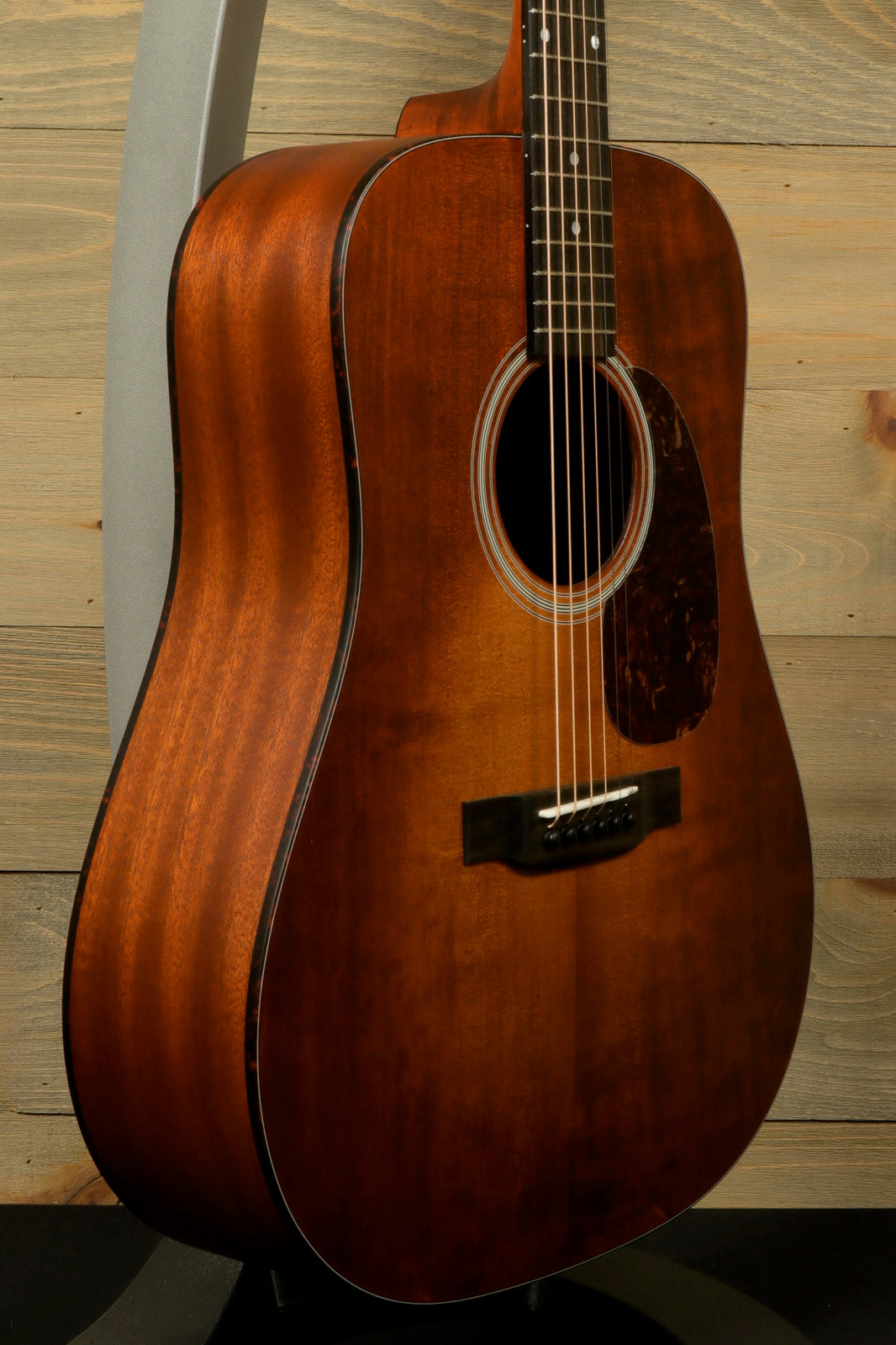 Eastman E1D-CLA acoustic guitar, side view