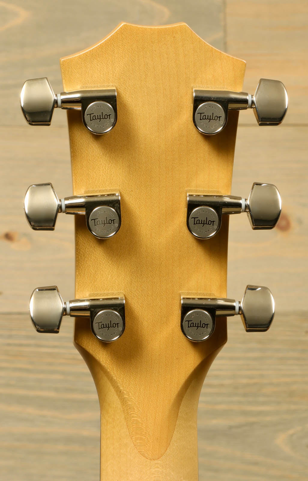 a close up of the heads of a guitar