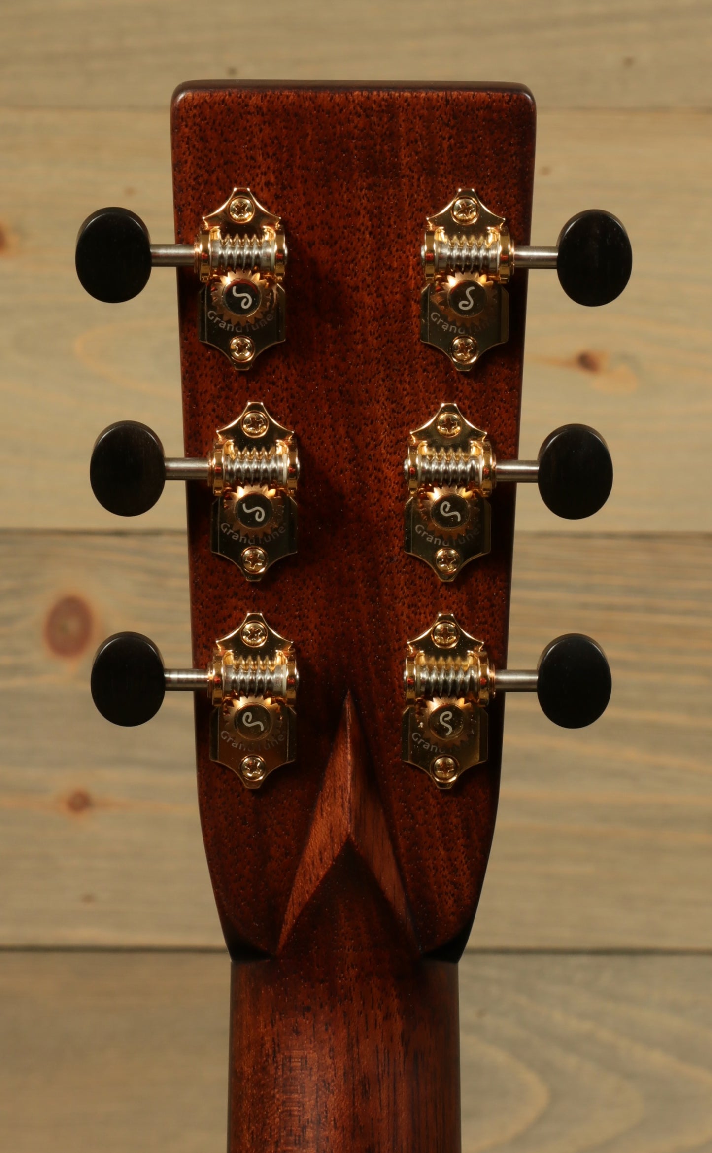 Bourgeois OM Signature/TS Acoustic Guitar - Superior Craftsmanship, Rich Tone, Versatile Performance