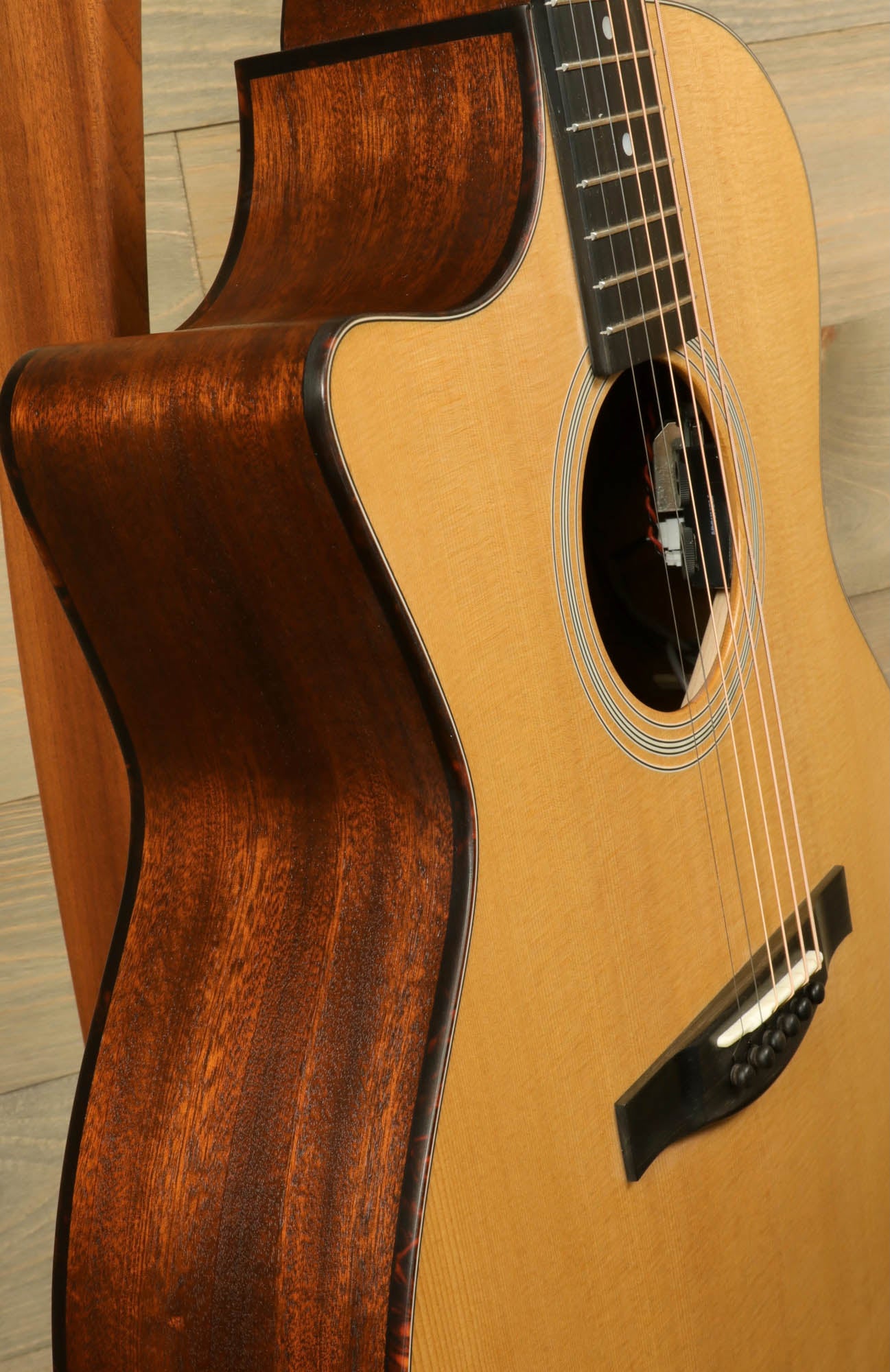 Eastman AC122L-1CE