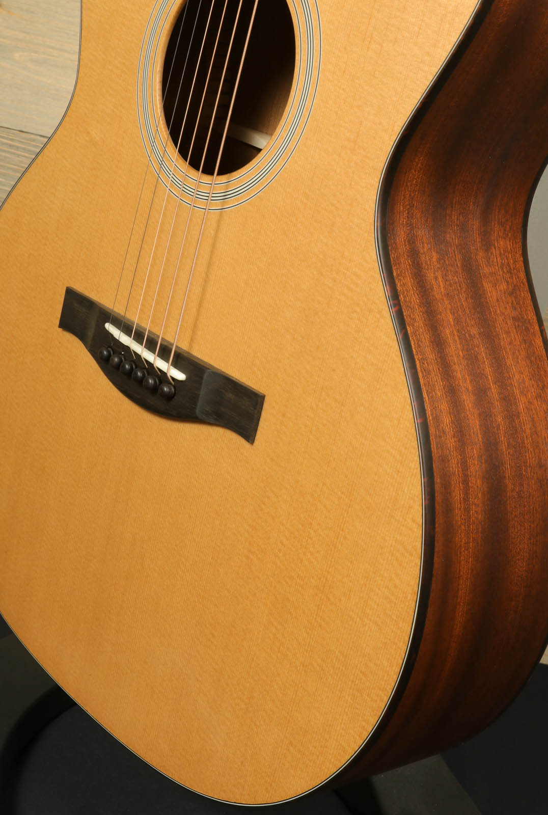 Eastman AC122L-1CE (DEMO) Eastman