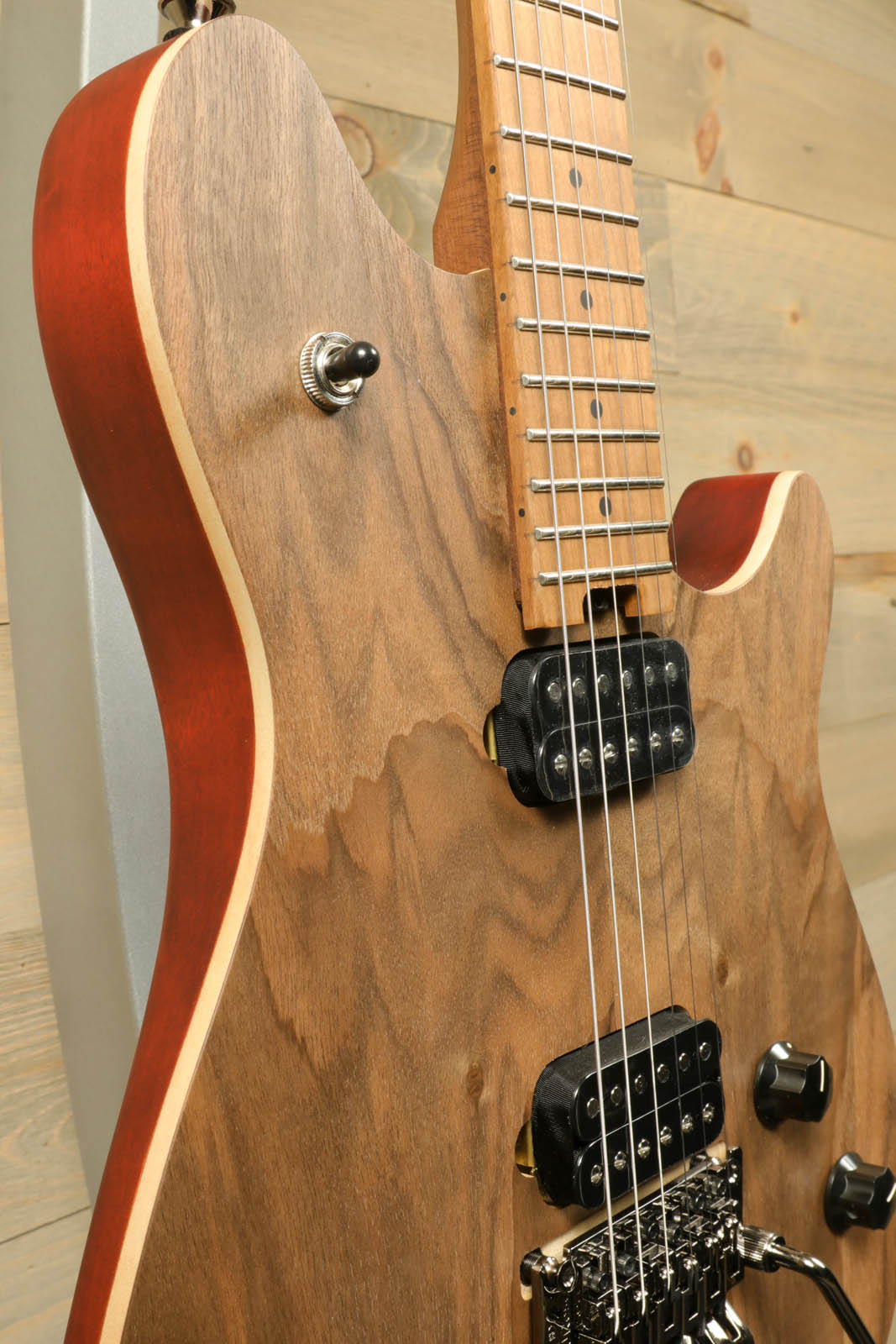 EVH Wolfgang Standard Exotic, Baked MFB, Black Walnut Natural