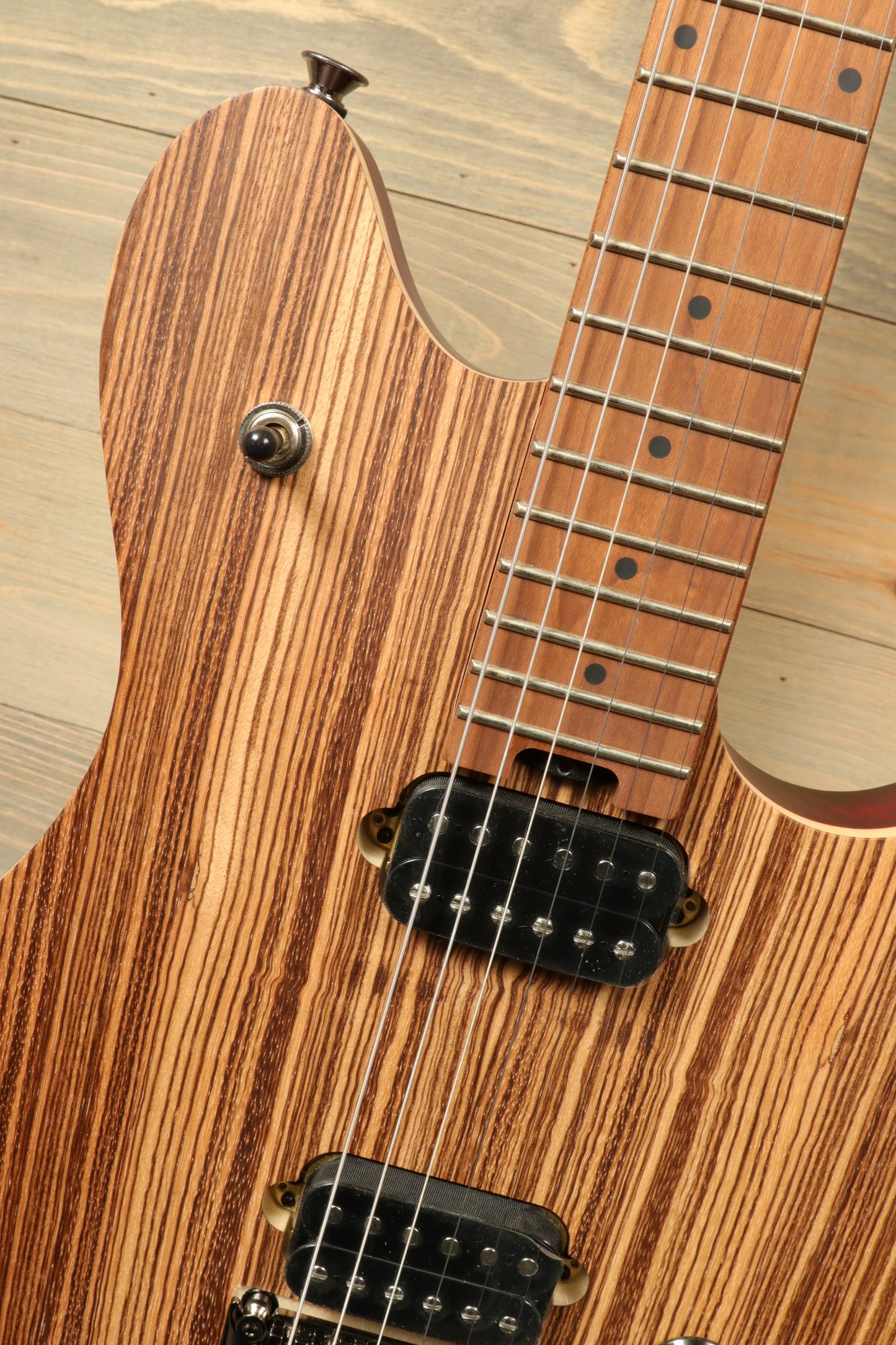 EVH Wolfgang Standard Exotic, Baked MFB Zebrawood Natural