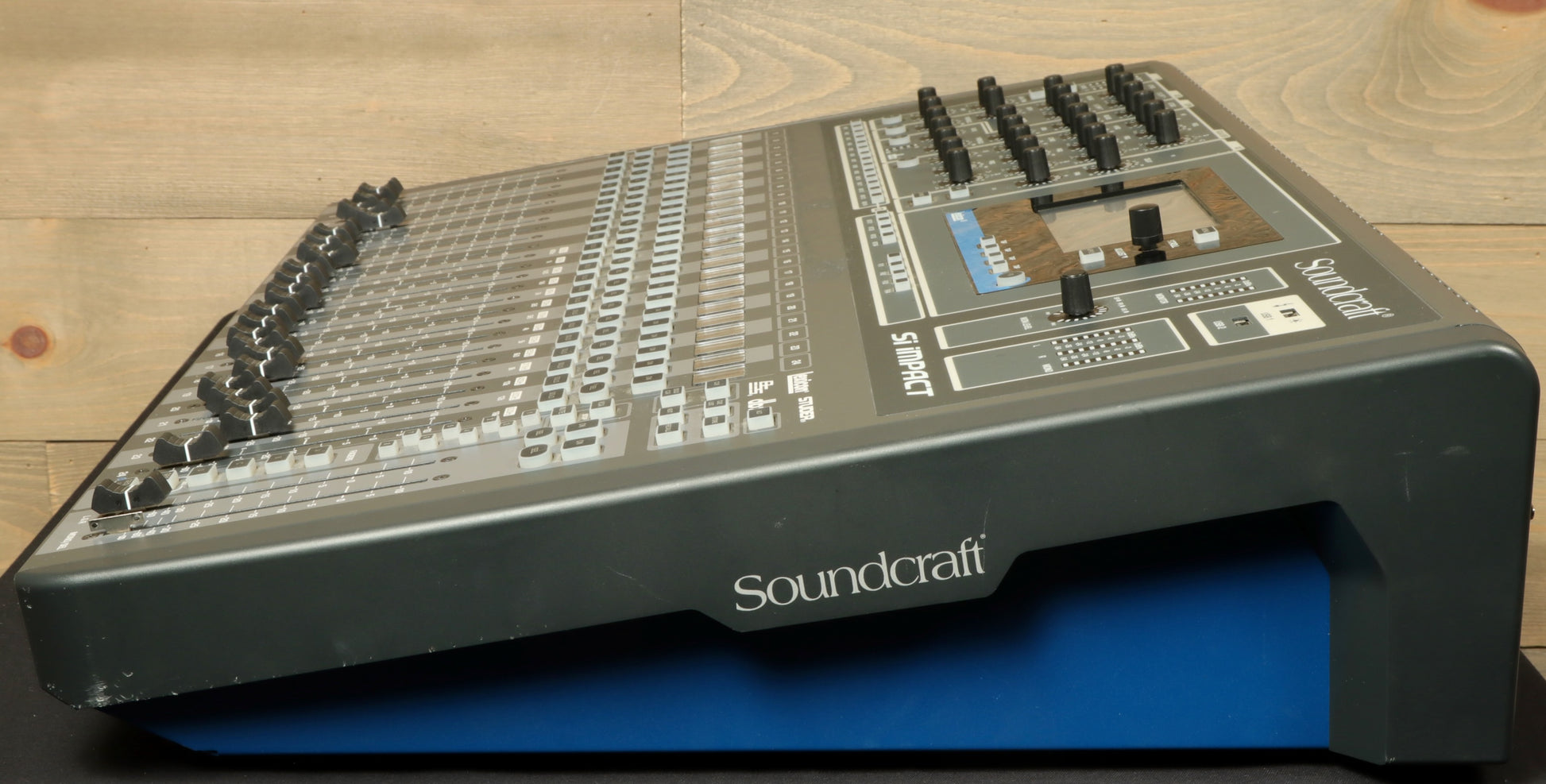 Soundcraft Si Impact Mixer 32 Channel (USED)