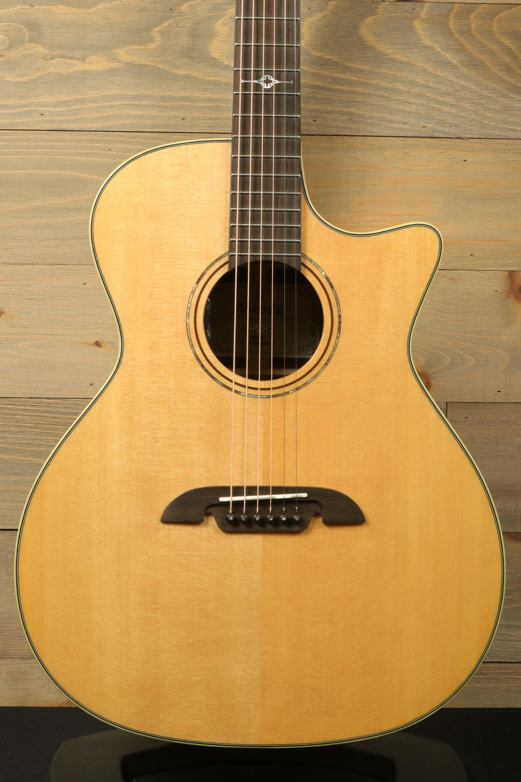Alvarez Masterworks MG70CE Grand Auditorium Cutaway Acoustic-Electric in natural finish, front view