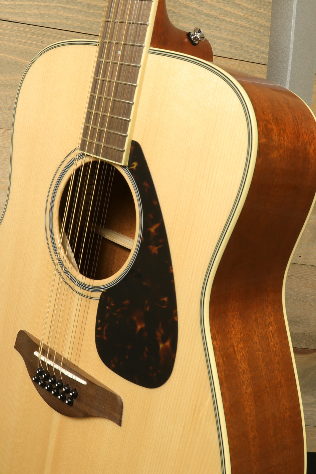 Yamaha acoustic guitar acoustic guitar, natural finish with tortoise shell pickguard, side view