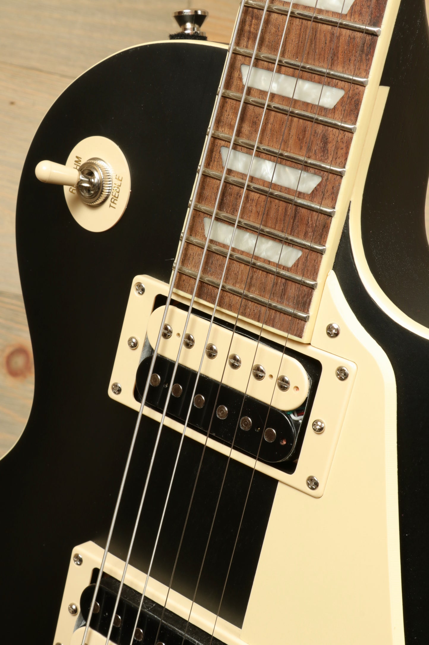 Epiphone Les Paul Classic Worn Ebony with Gibson Hardshell Case (USED)