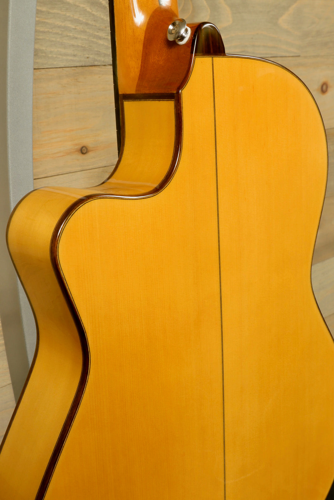 Cordoba España Gipsy Kings Studio Flamenco Acoustic-Electric used with natural finish and hardshell case