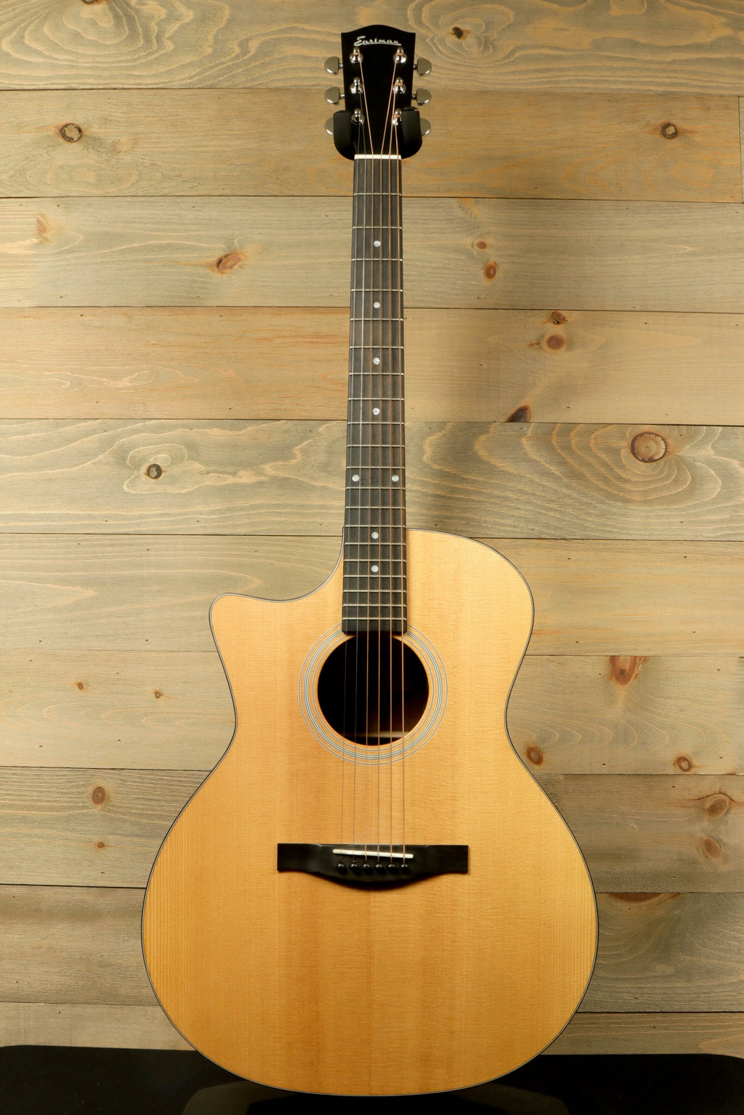 Eastman AC122L-1CE with Gig Bag - USED Eastman