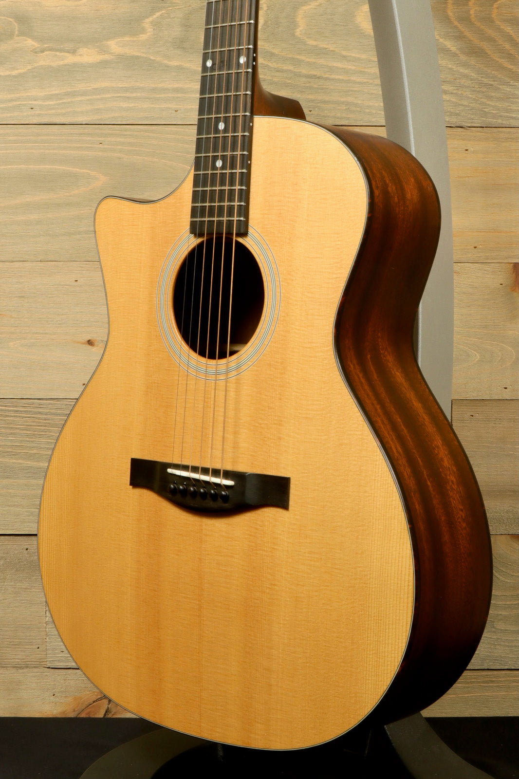 Eastman AC122L-1CE acoustic electric guitar, natural finish, side view, crafted for rich sound