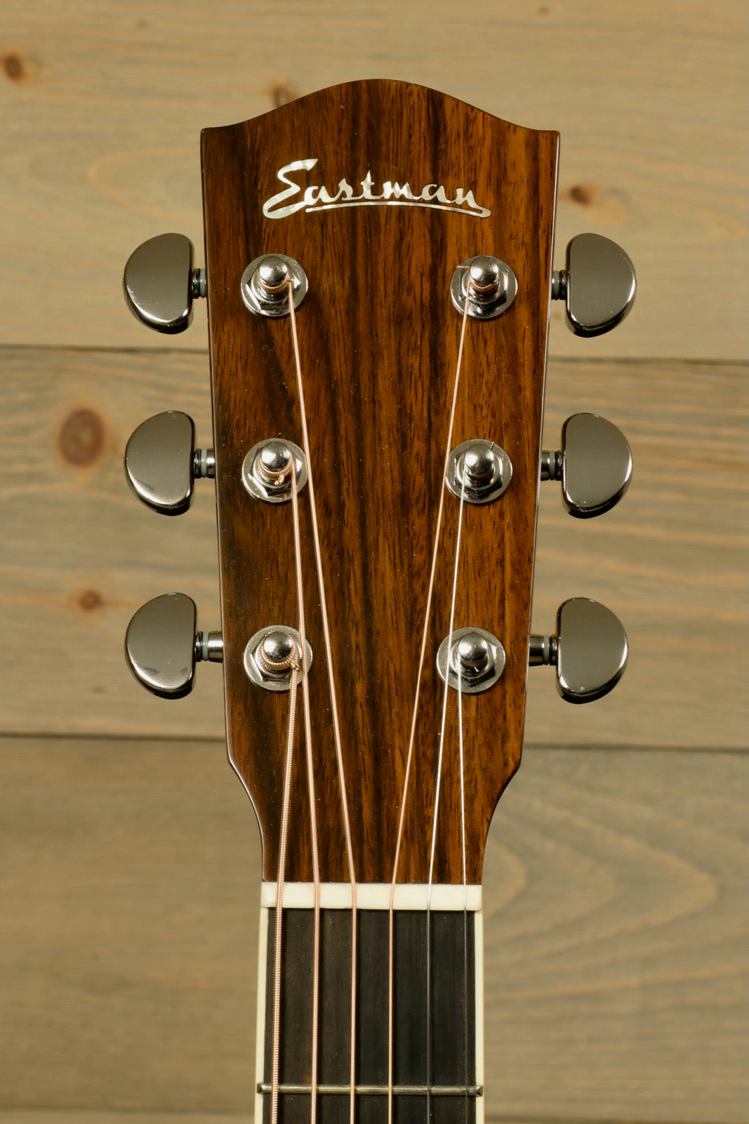 Eastman AC422CE Grand Auditorium Cutaway Acoustic Electric Guitar Headstock with Tuning Pegs