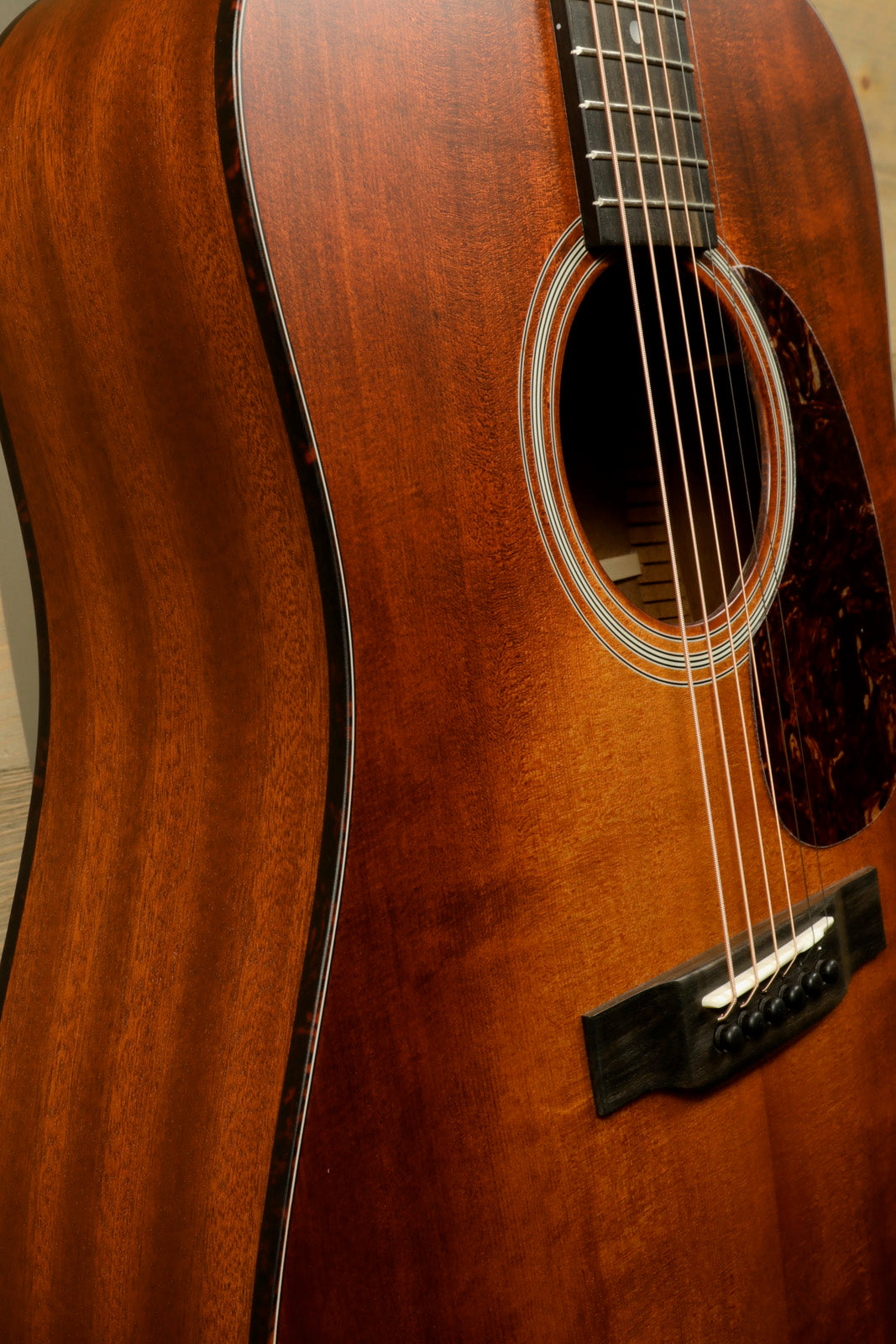 Eastman E1D-CLA acoustic guitar in classic finish, side view showcasing the wood grain