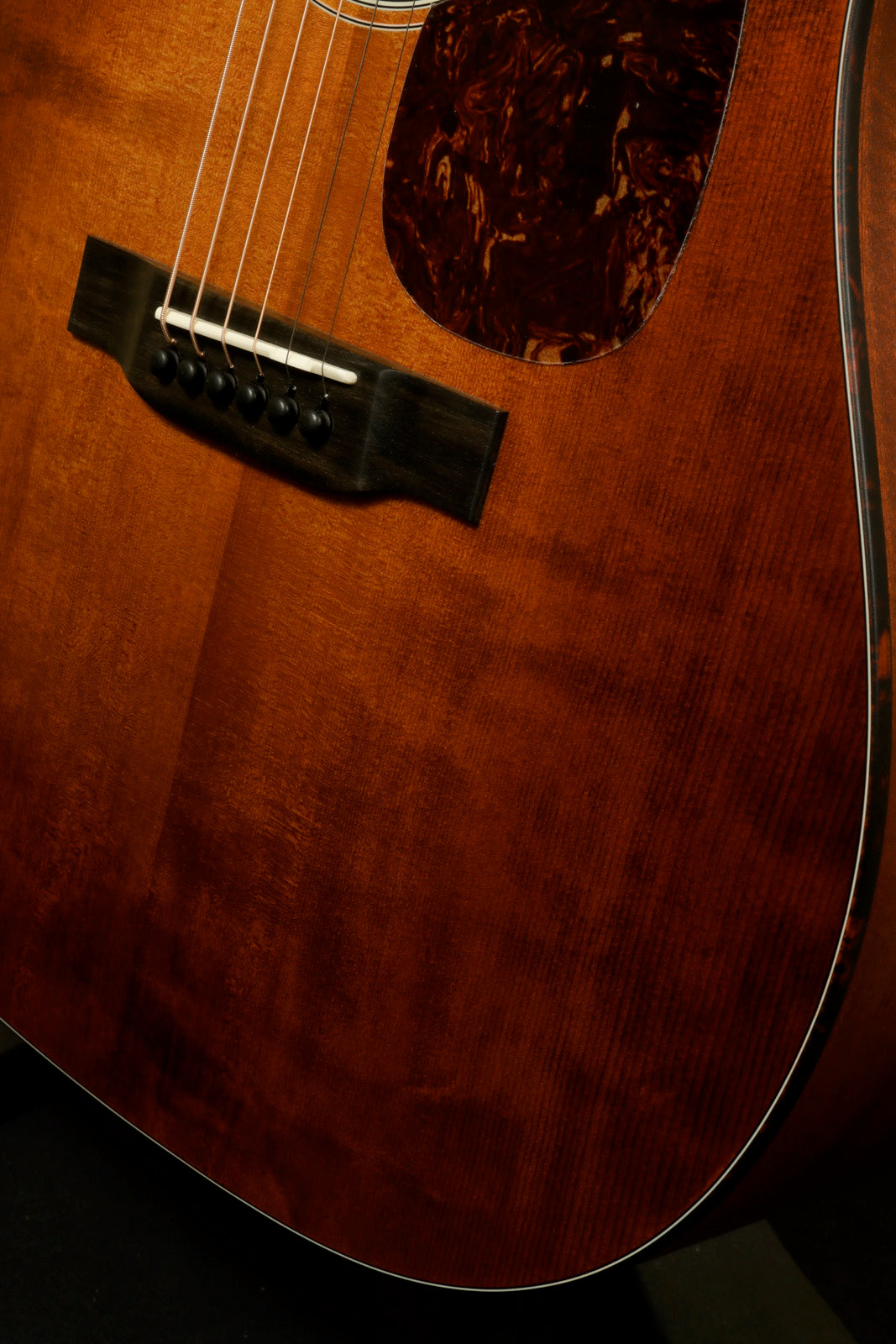 Eastman E1D-CLA acoustic guitar, classic finish with a beautiful wood grain, front view