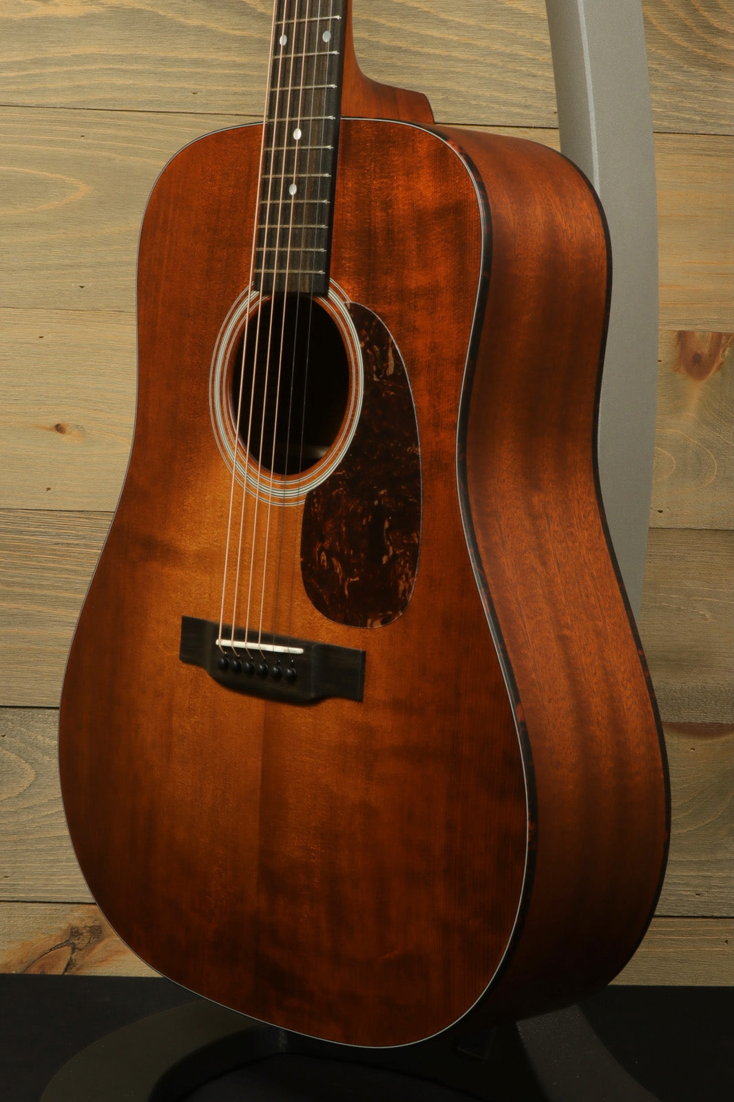 Eastman E1D-CLA acoustic guitar in classic finish, side view with smooth wood grain