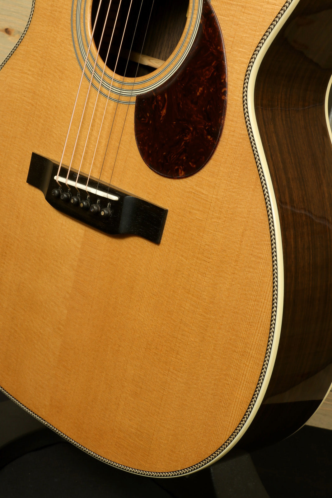 Eastman E8OM-TC acoustic guitar with a solid Sitka spruce top and mahogany body