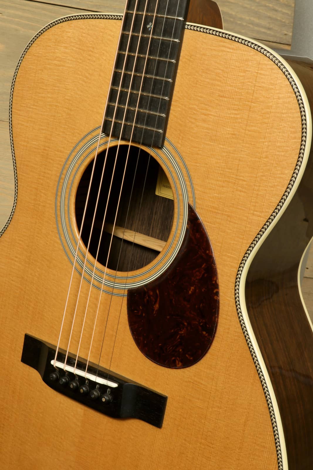 Eastman E8OM-TC acoustic guitar featuring a solid spruce top and rosewood neck for warm sound