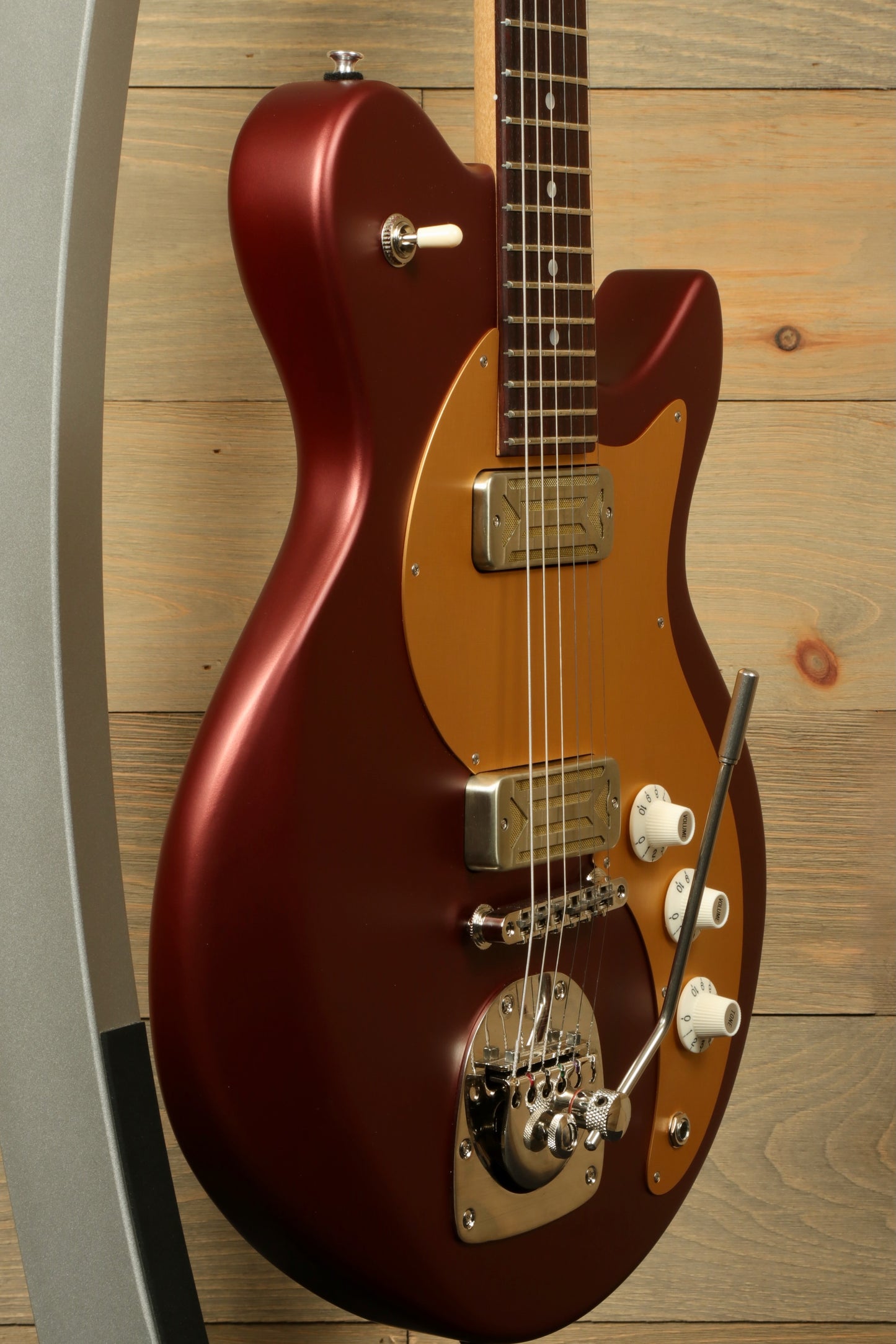 Eastman Fullertone Offset '62 with Vintage Red Finish, side view showcasing sleek design and hardware
