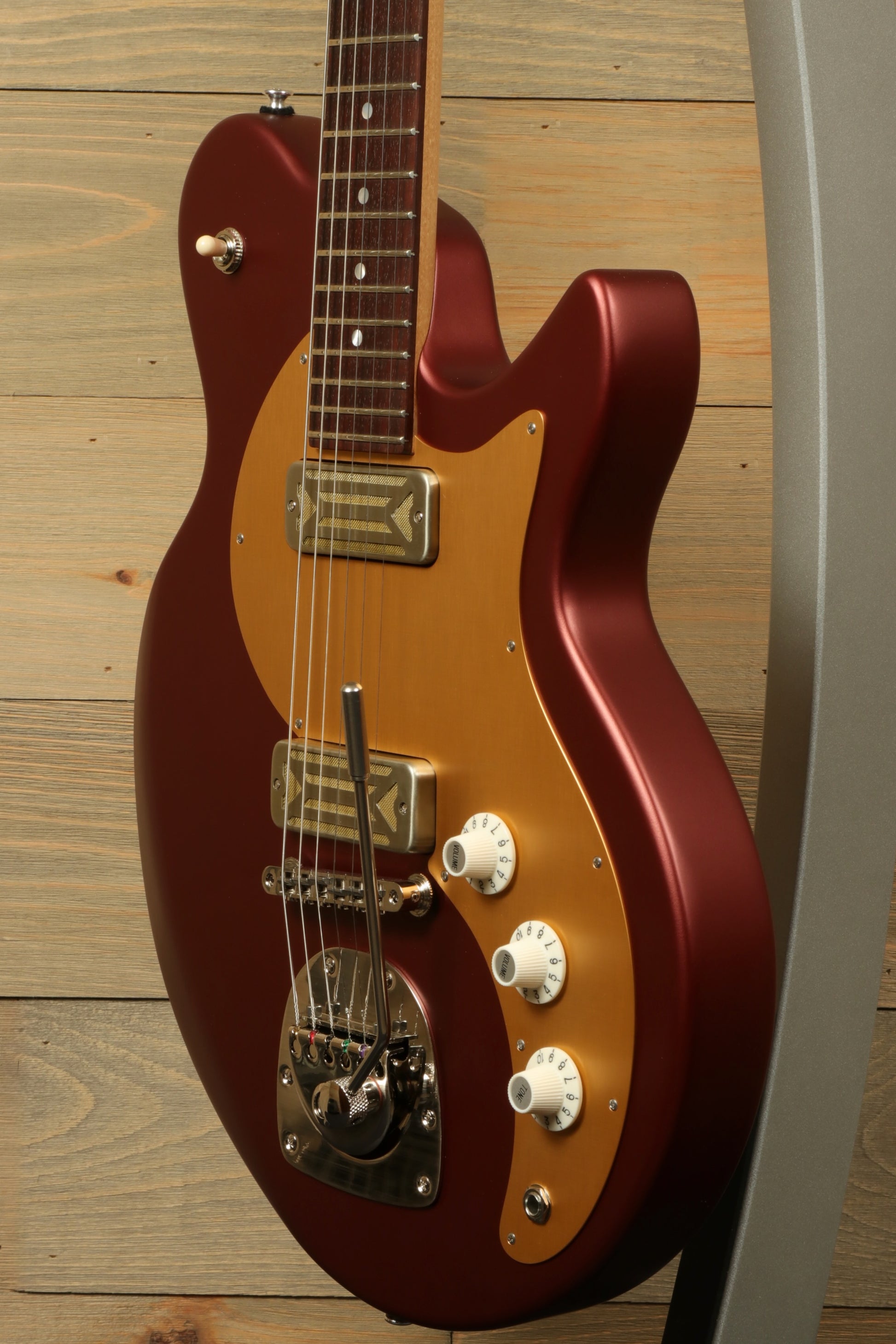 Eastman Fullertone Offset '62 with Vintage Red Finish, side view showcasing unique design and hardware