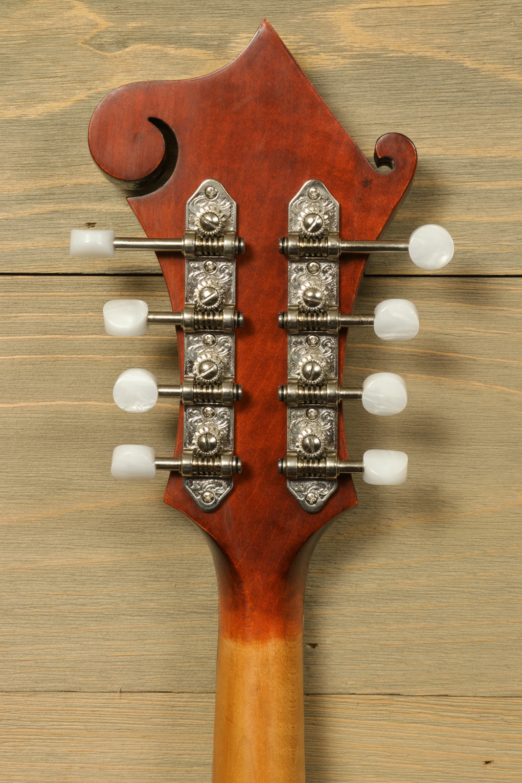 Eastman MD515/v with Hardshell Case - USED, detailed view of headstock with tuners and polished finish