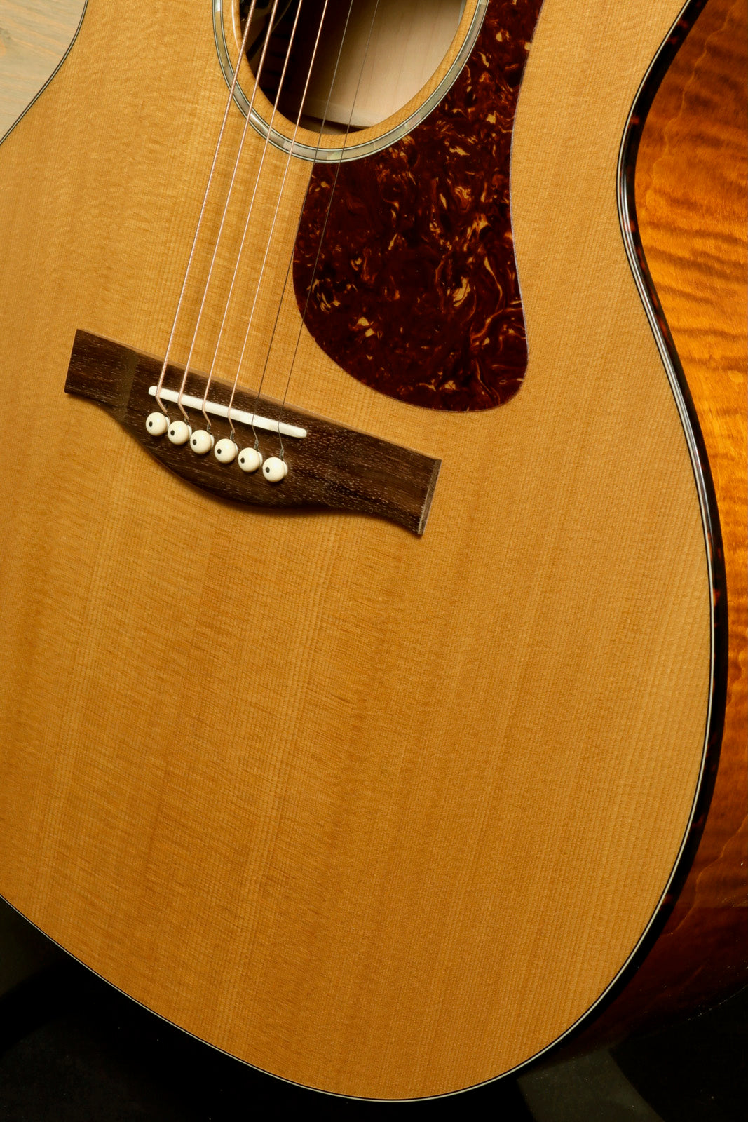Eastman PCH3-GACE Amberburst Acoustic Guitar, body close-up with lightly grained wood and tortoiseshell pickguard
