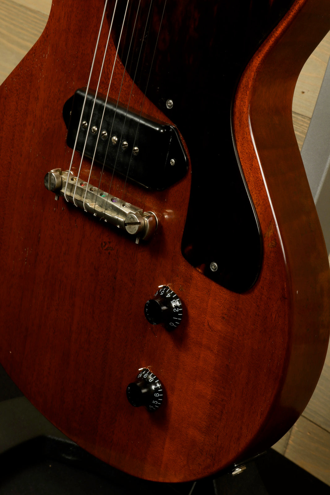 Eastman SB55DC/v electric guitar in natural finish, front view with pickups and controls