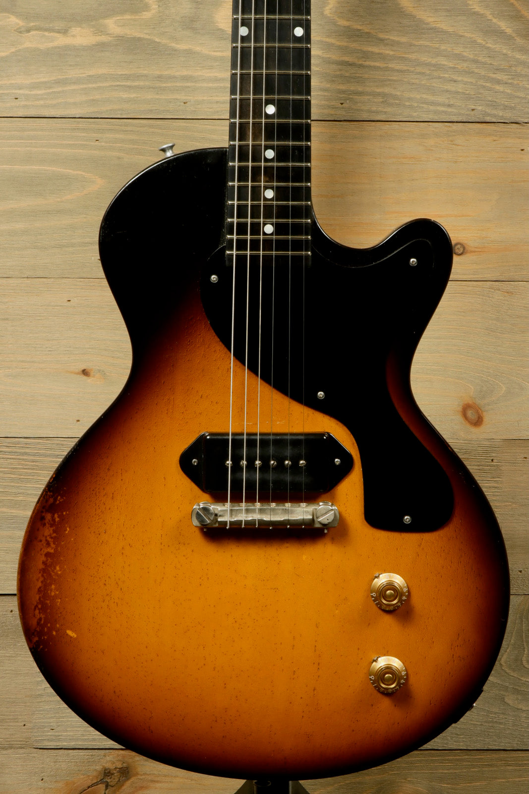 Eastman SB55/v-SB sunburst electric guitar, front view showcasing body and hardware details