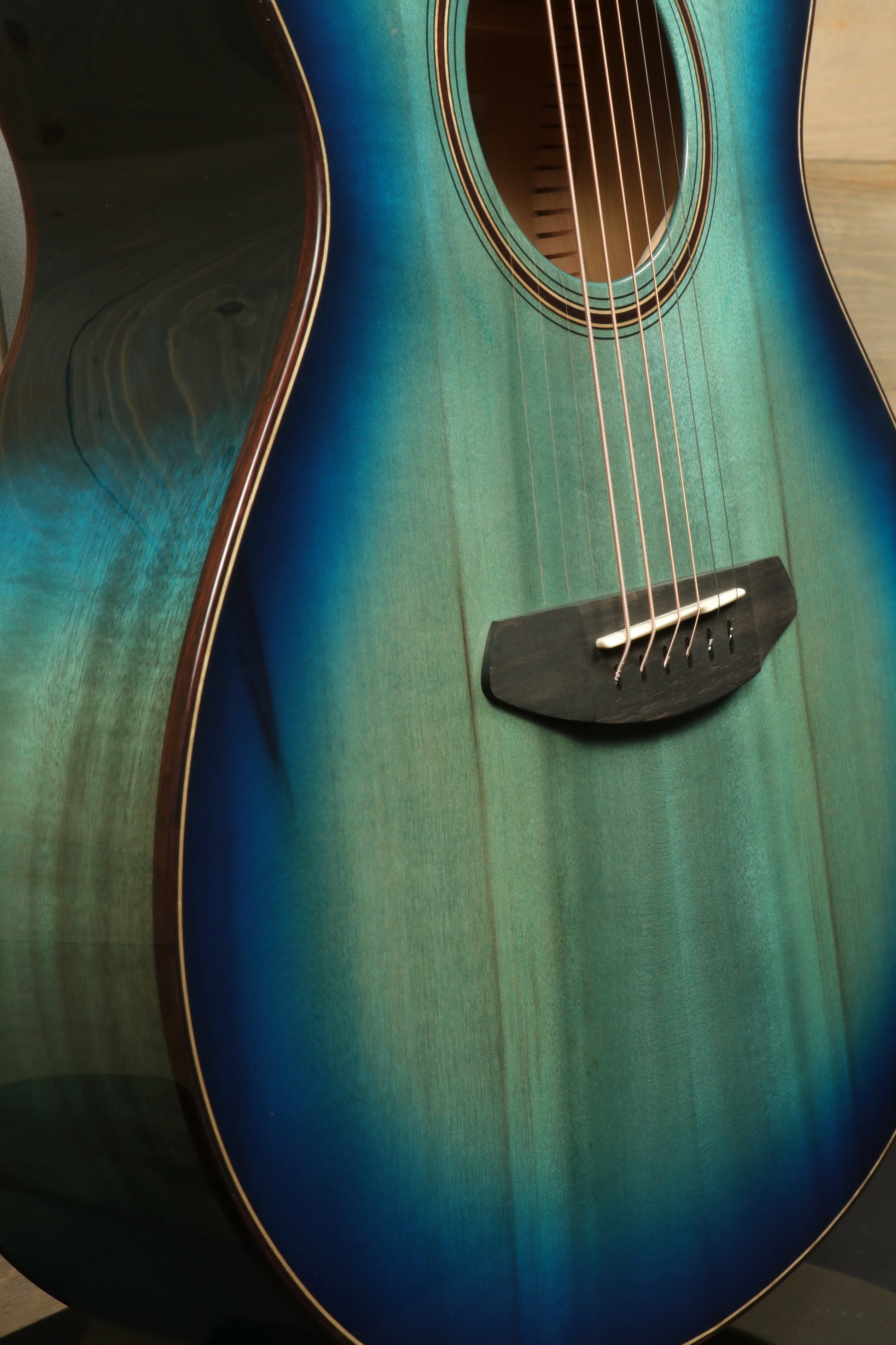 Breedlove Oregon Concert Lagoon Myrtlewood-Myrtlewood LTD In Stock Now