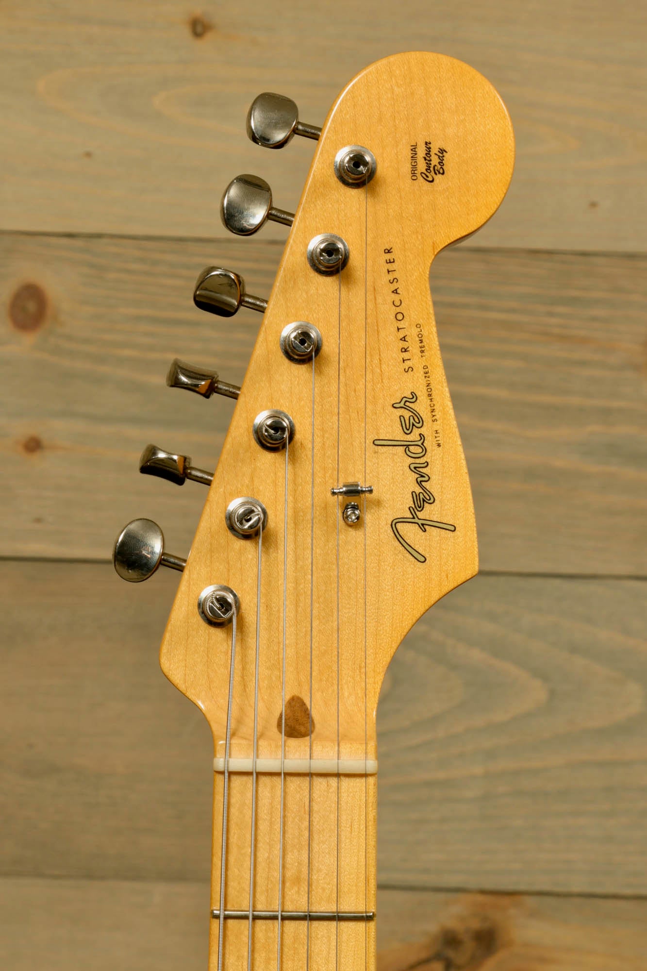 Fender Original 50's Strat with case featuring a classic maple neck and vintage tuning pegs