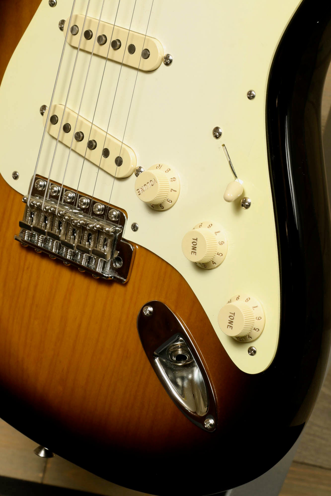 Fender Original 50's Strat with case showcasing vintage sunburst finish and control knobs