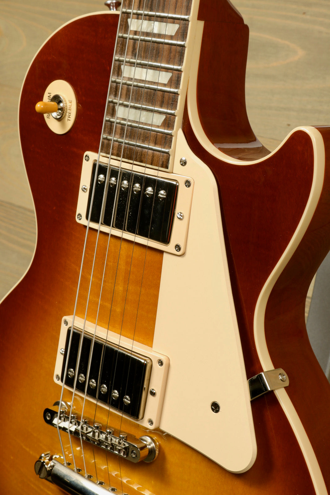 Gibson 2019 Les Paul Standard '60s Iced Tea, side view showcasing sunburst finish and chrome hardware