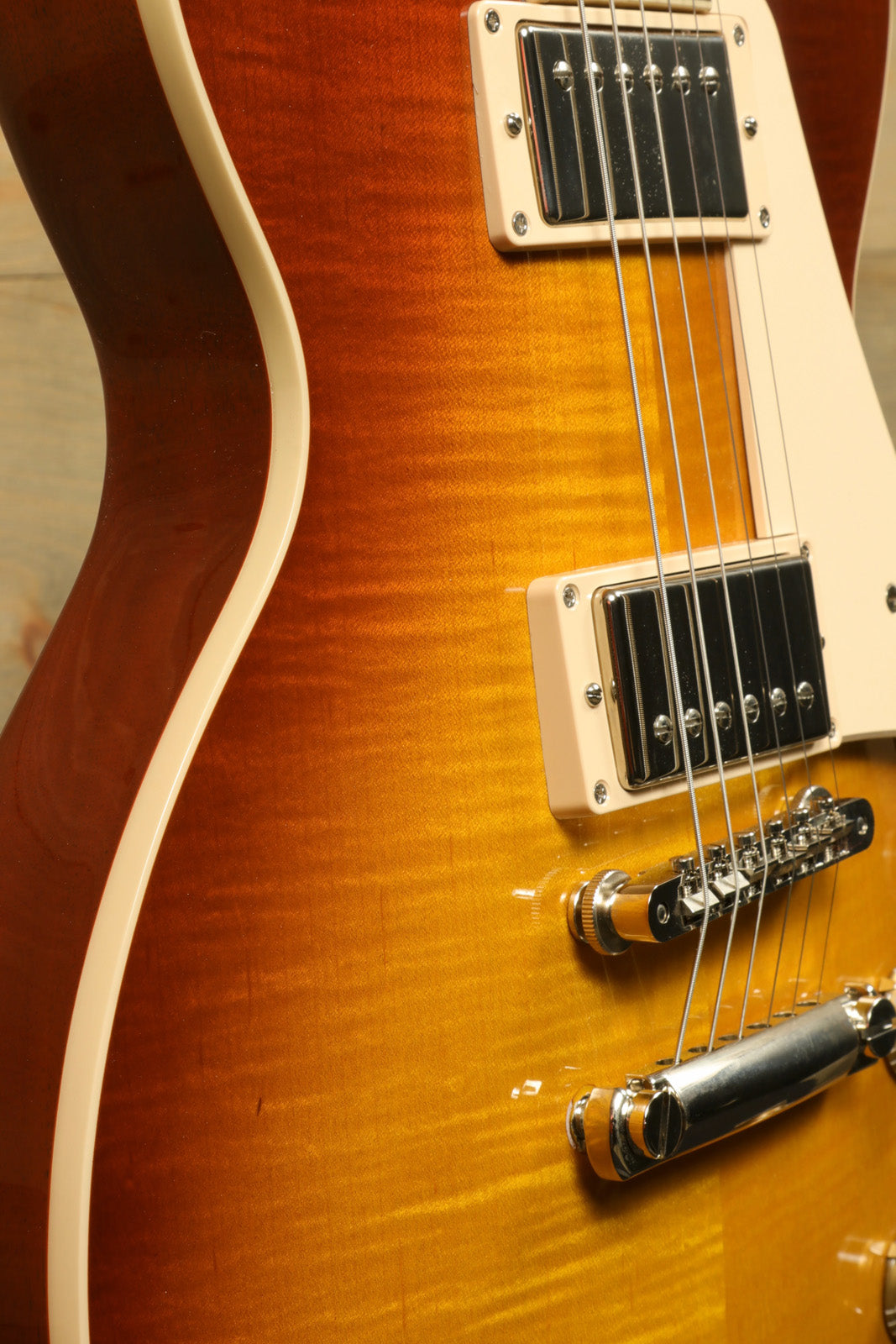 2019 Gibson Les Paul Standard '60s Iced Tea, side view showcasing the finish and pickups
