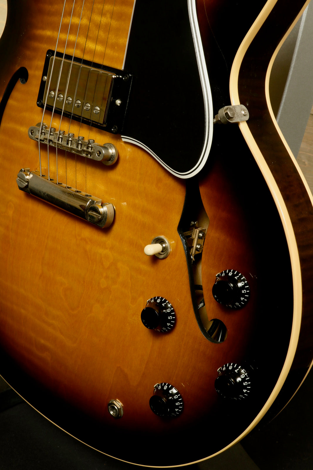 Gibson custom gibson es-335 in sunburst finish, front view showcasing hardware and body details
