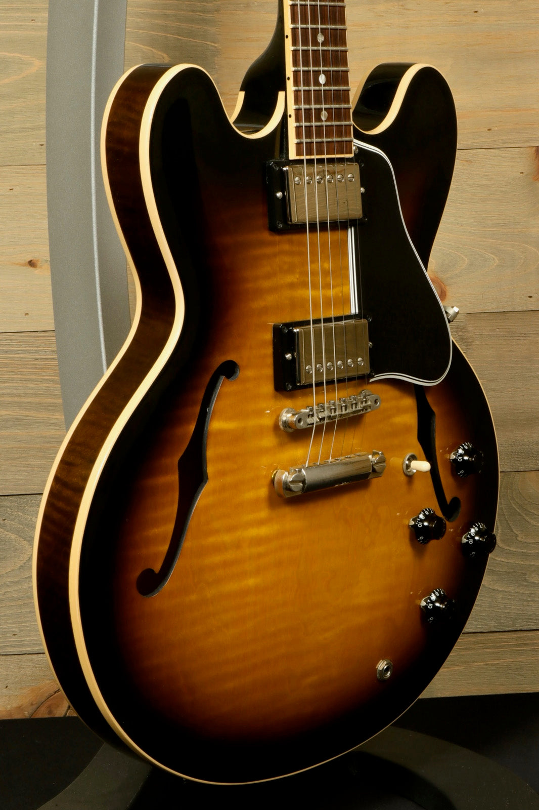 Gibson custom gibson es-335 in sunburst finish, side view showcasing its elegant design
