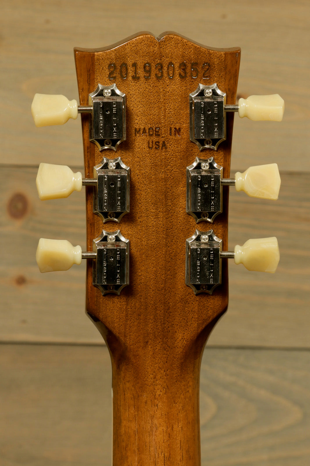 Gibson Les Paul Standard 50s P-90 guitar neck with classic tuning pegs, rear view