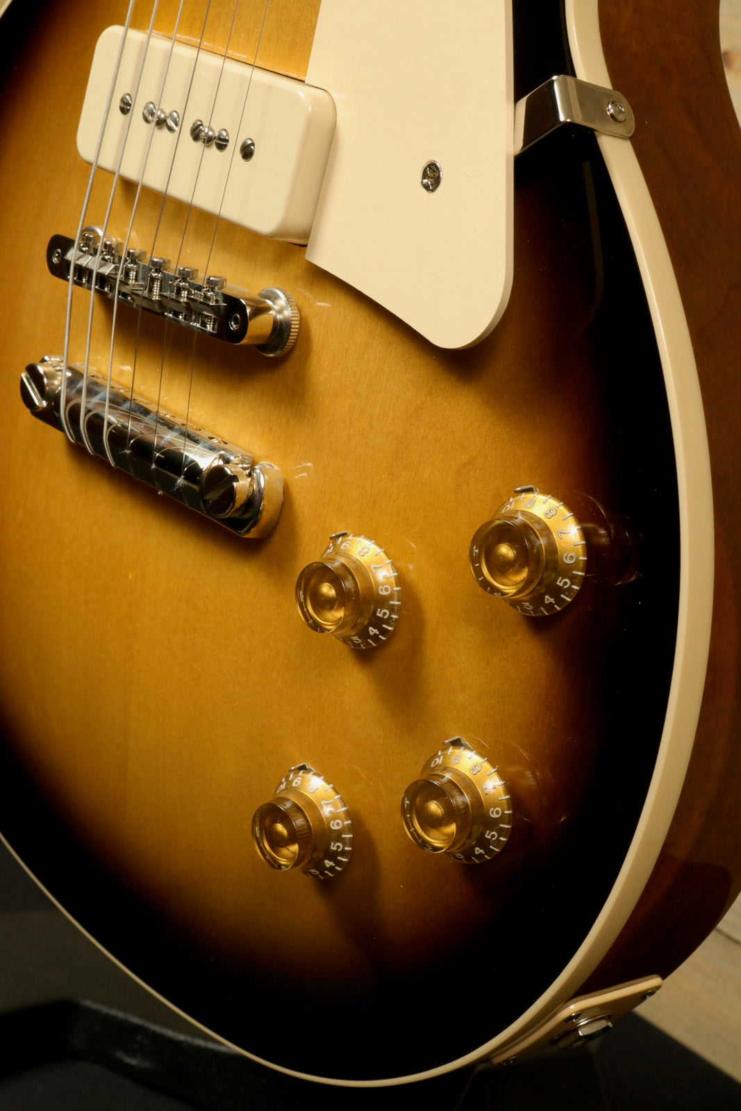 Gibson Les Paul Standard 50s P-90 in sunburst finish, top view showcasing knobs and pickups