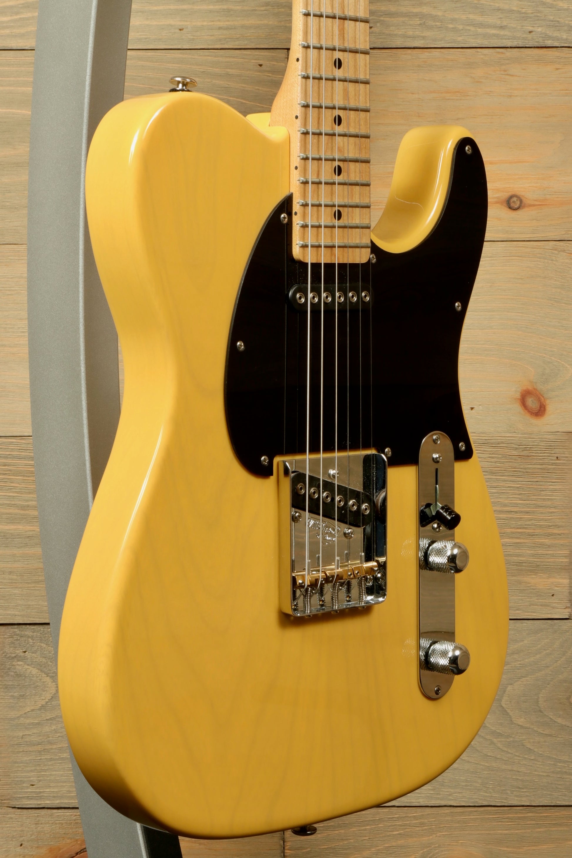 2016 G&L ASAT Classic in blonde finish, side view, made in USA, hardshell included