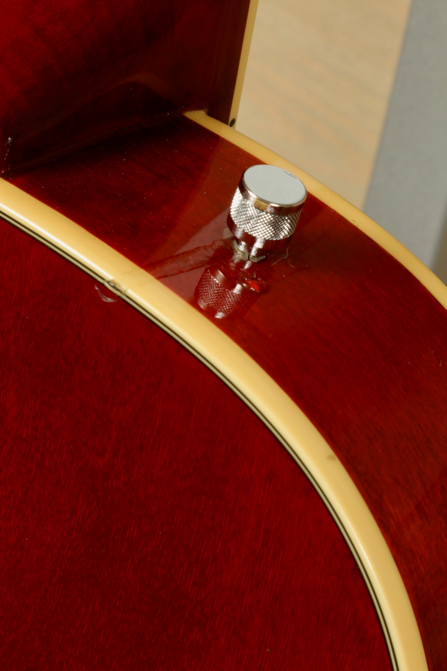 Gretsch G5420T Korea hollow body electric guitar in cherry color, close-up view of control knob