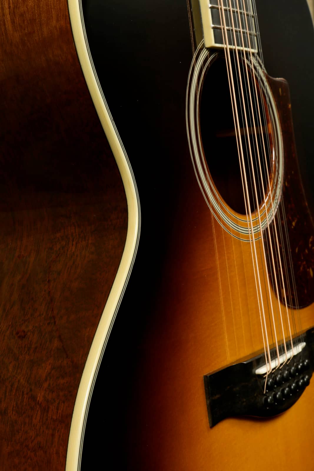 Eastman AC330E-12-SB Eastman