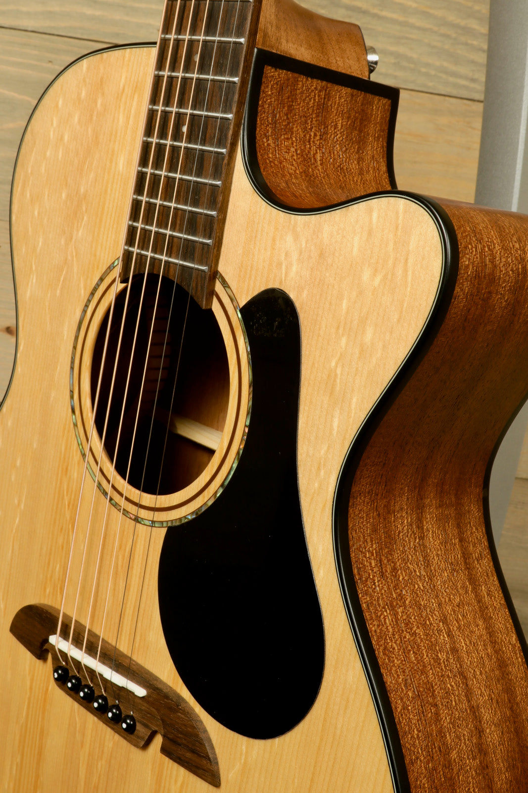 Alvarez AF30CE Artist Series Acoustic-Electric Guitar Alvarez